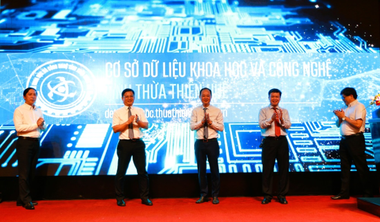 The ribbon-cutting ceremony for the launch of the Science and Technology Task Management System of Thua Thien Hue Province